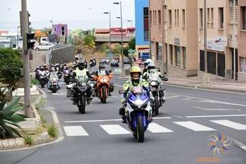 Rugidos moteros en Telde contra los guardarraíles sin protección (Foto Canariasenmoto.com)